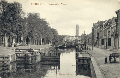 3795 Gezicht op de Vecht te Utrecht met de Weerdsluis en links de Bemuurde Weerd O.Z. en rechts de Bemuurde Weerd W.Z.